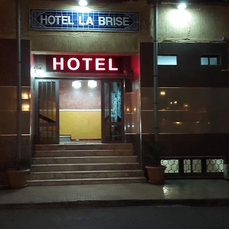 Hotel La Brise Aïn El Turk Buitenkant foto