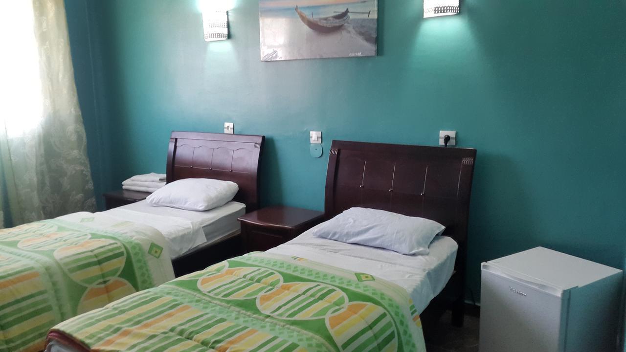 Hotel La Brise Aïn El Turk Buitenkant foto
