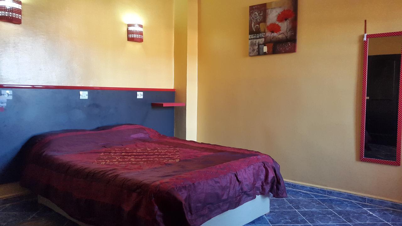 Hotel La Brise Aïn El Turk Buitenkant foto