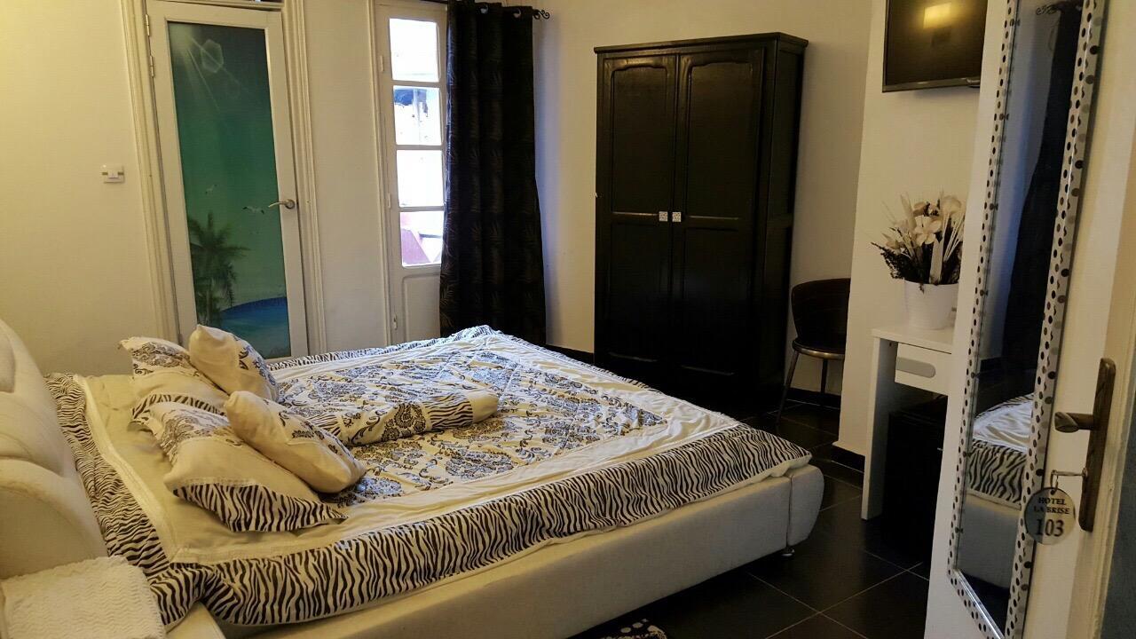 Hotel La Brise Aïn El Turk Buitenkant foto